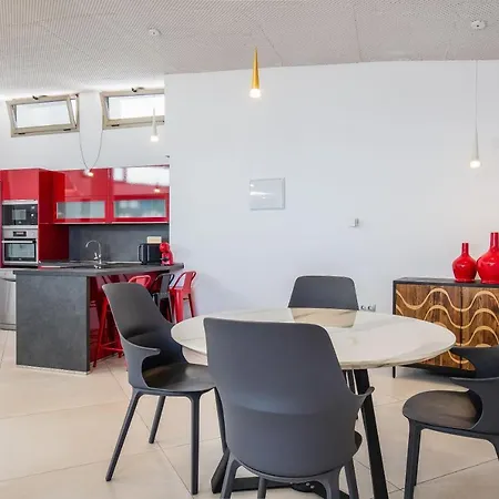 Selene Heated Indoor Pool 别墅